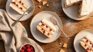 Ciasto z mascarpone bez pieczenia z herbatnikami: Szybki deser!